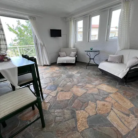 Phoenix Beachside Apartment Kokkónion