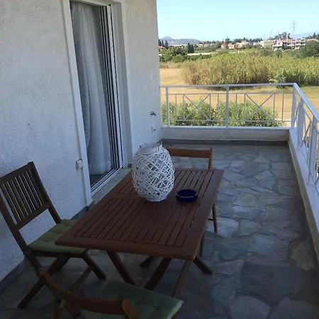 Phoenix Beachside Apartment Kokkónion
